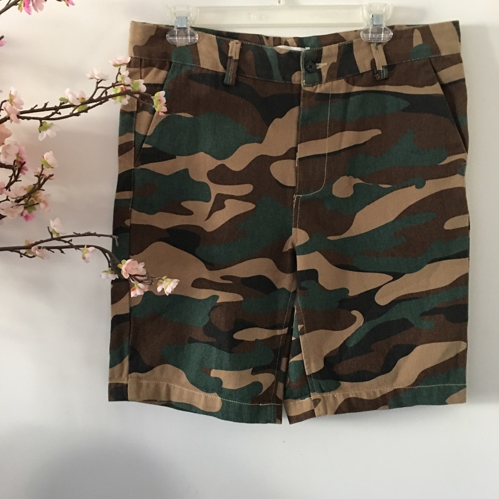 ELEVENPARIS Men’s Black Camo Print Shorts